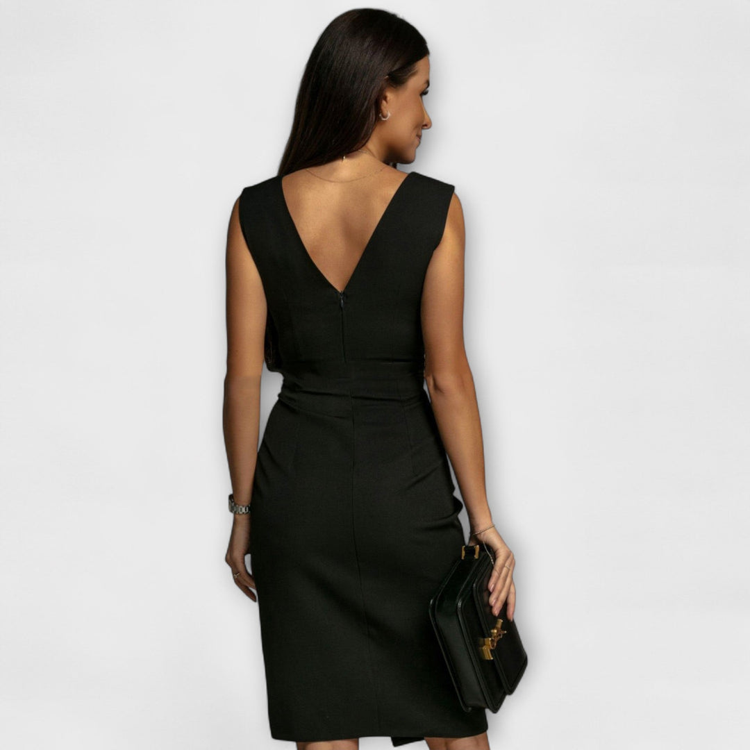 Desi - Dress with V-neckline and slit