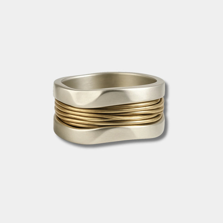 Maria | Ring with Gold Threads