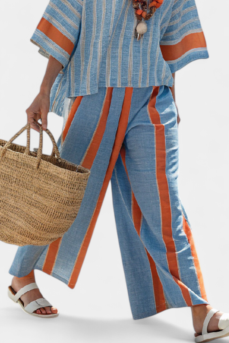 Jana – Stylish top with terracotta-colored linen pants