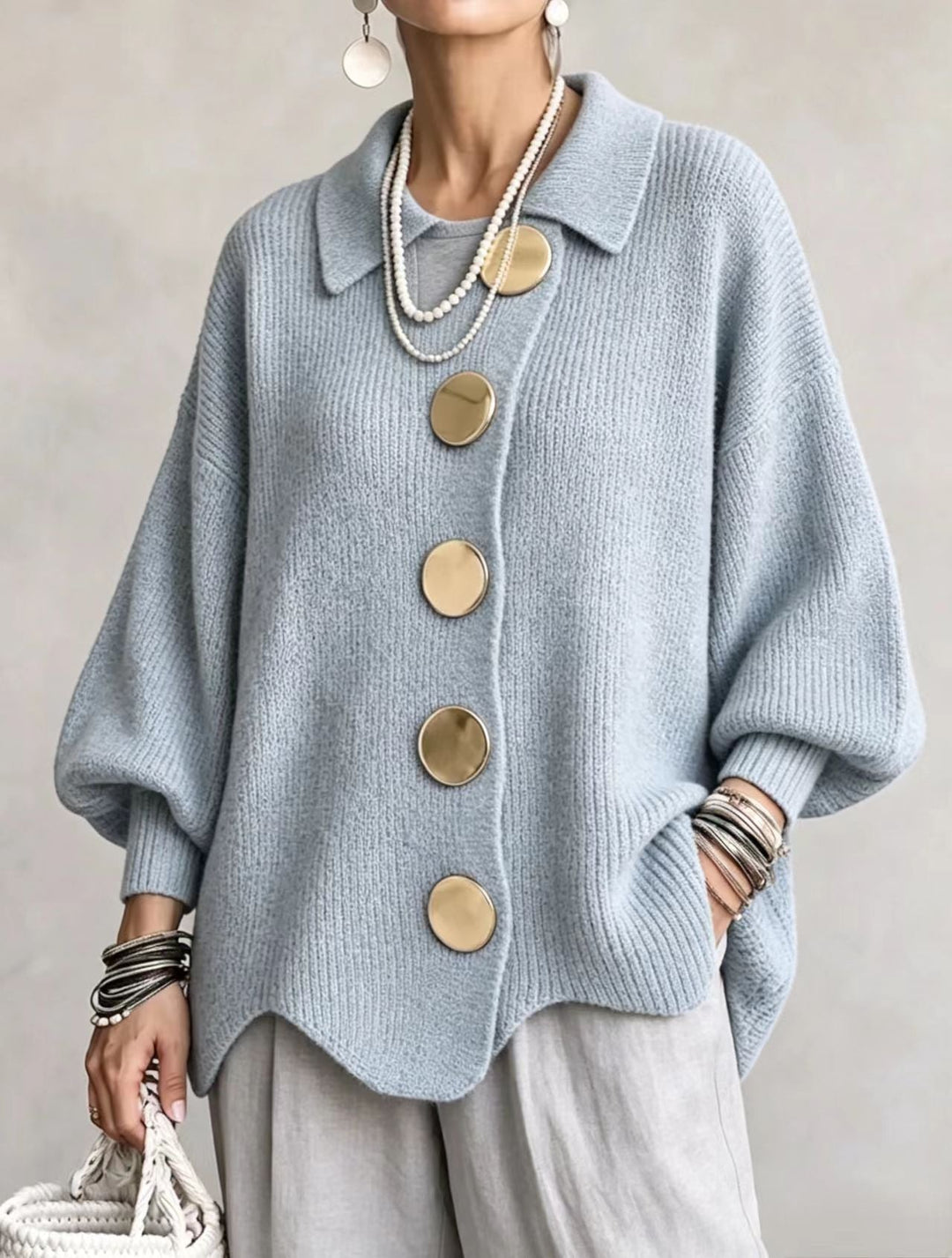 Isadora | Cardigan Oversize com Colarinho e Grandes Botões Metálicos