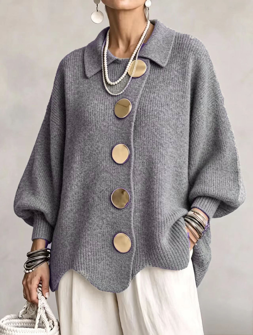 Isadora | Cardigan Oversize com Colarinho e Grandes Botões Metálicos