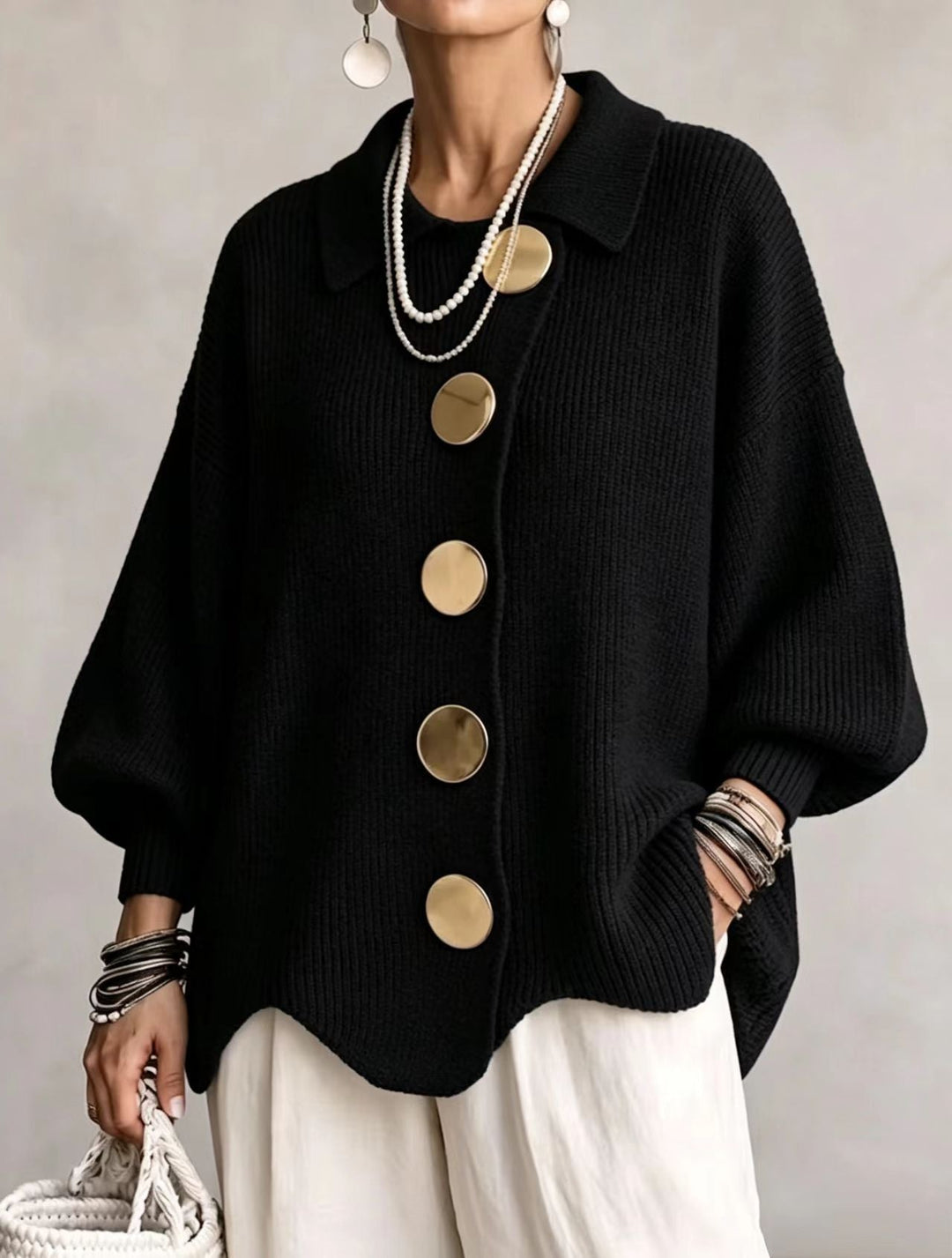 Isadora | Cardigan Oversize com Colarinho e Grandes Botões Metálicos