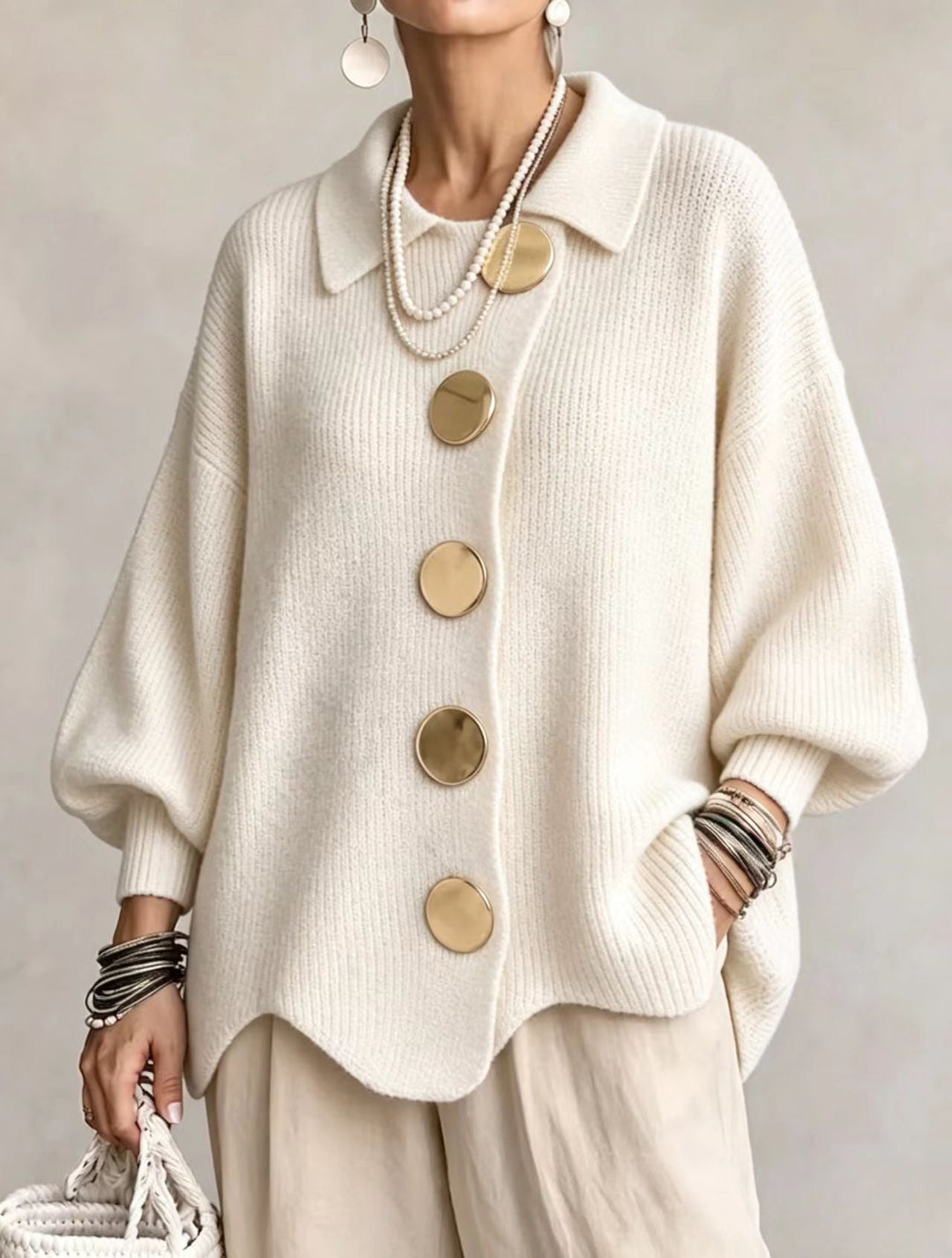 Isadora | Cardigan Oversize com Colarinho e Grandes Botões Metálicos