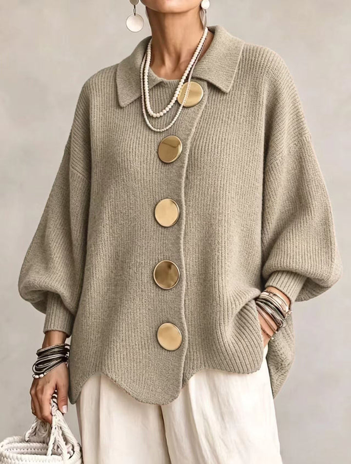 Isadora | Cardigan Oversize com Colarinho e Grandes Botões Metálicos