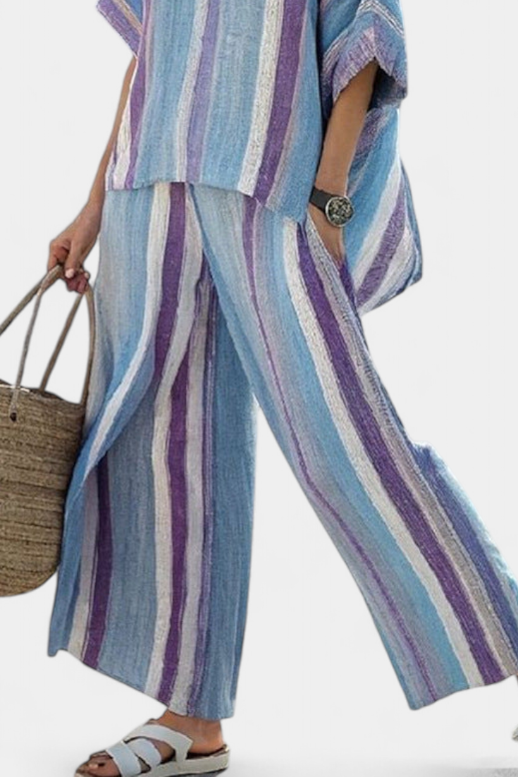 Lucie – Stylish top with pastel-colored and striped linen pants